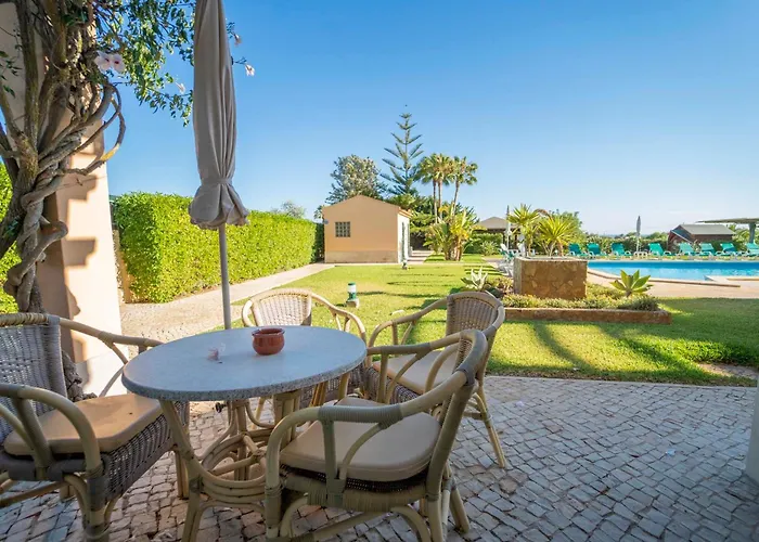 Apartamentos Monte dos Avós, Albufeira by AlgarveBlossom