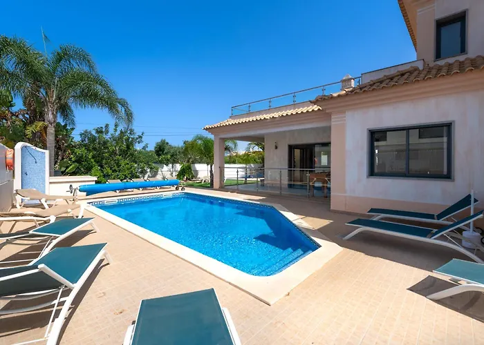 Villa Ruana - 5 Bedrooms On Suite- Free Out Door Hot Jacuzzi - By Bedzy