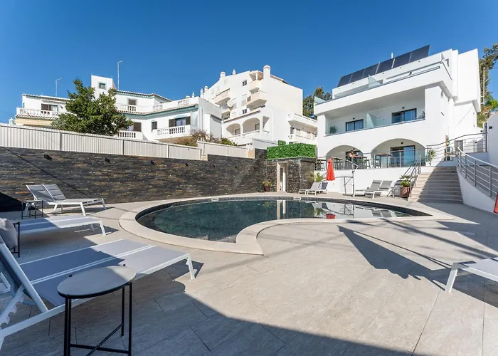 Malpique Heated Pool & Jacuzzi Guest House
