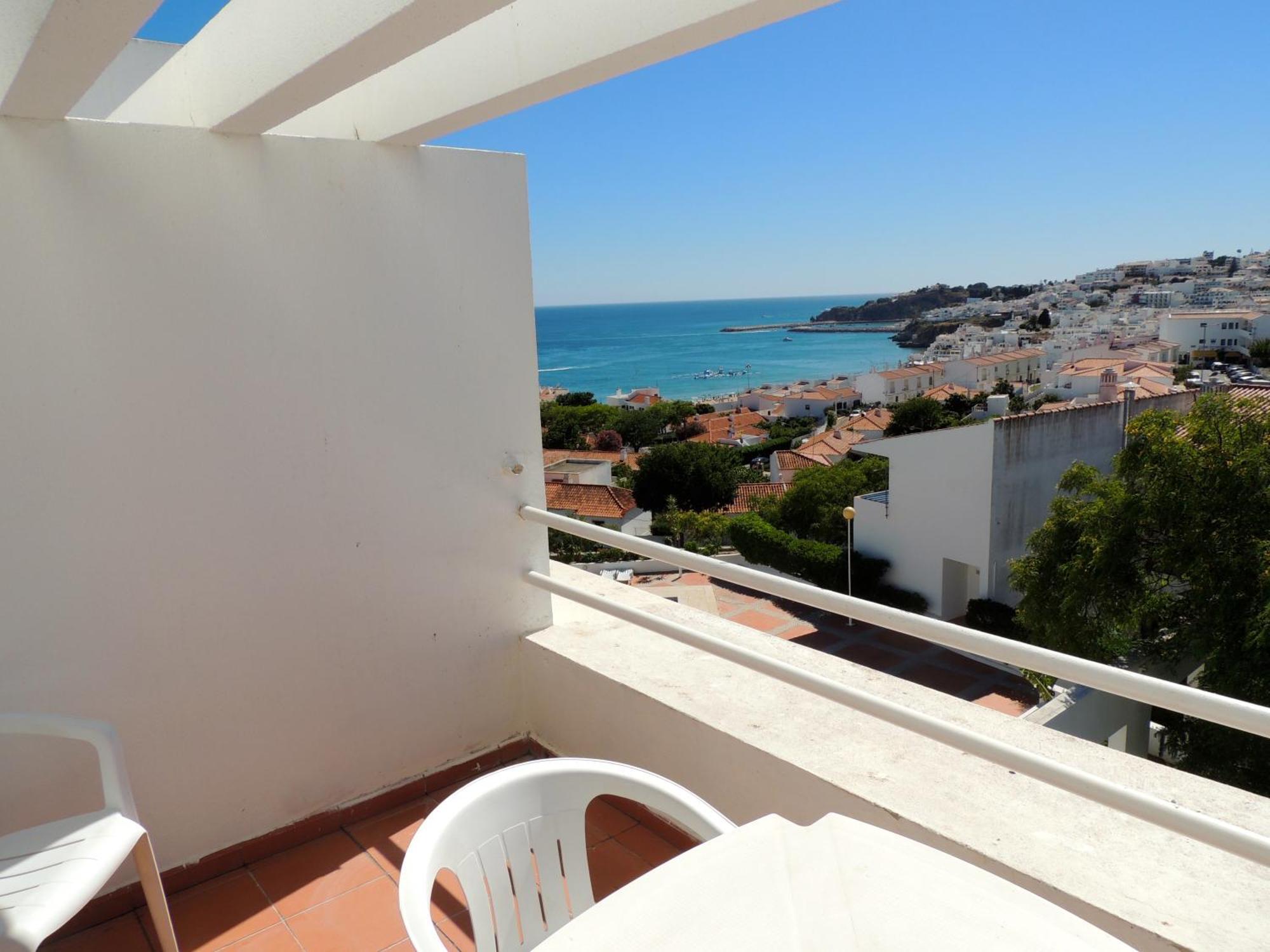 One-Bedroom Apartment Side Sea View