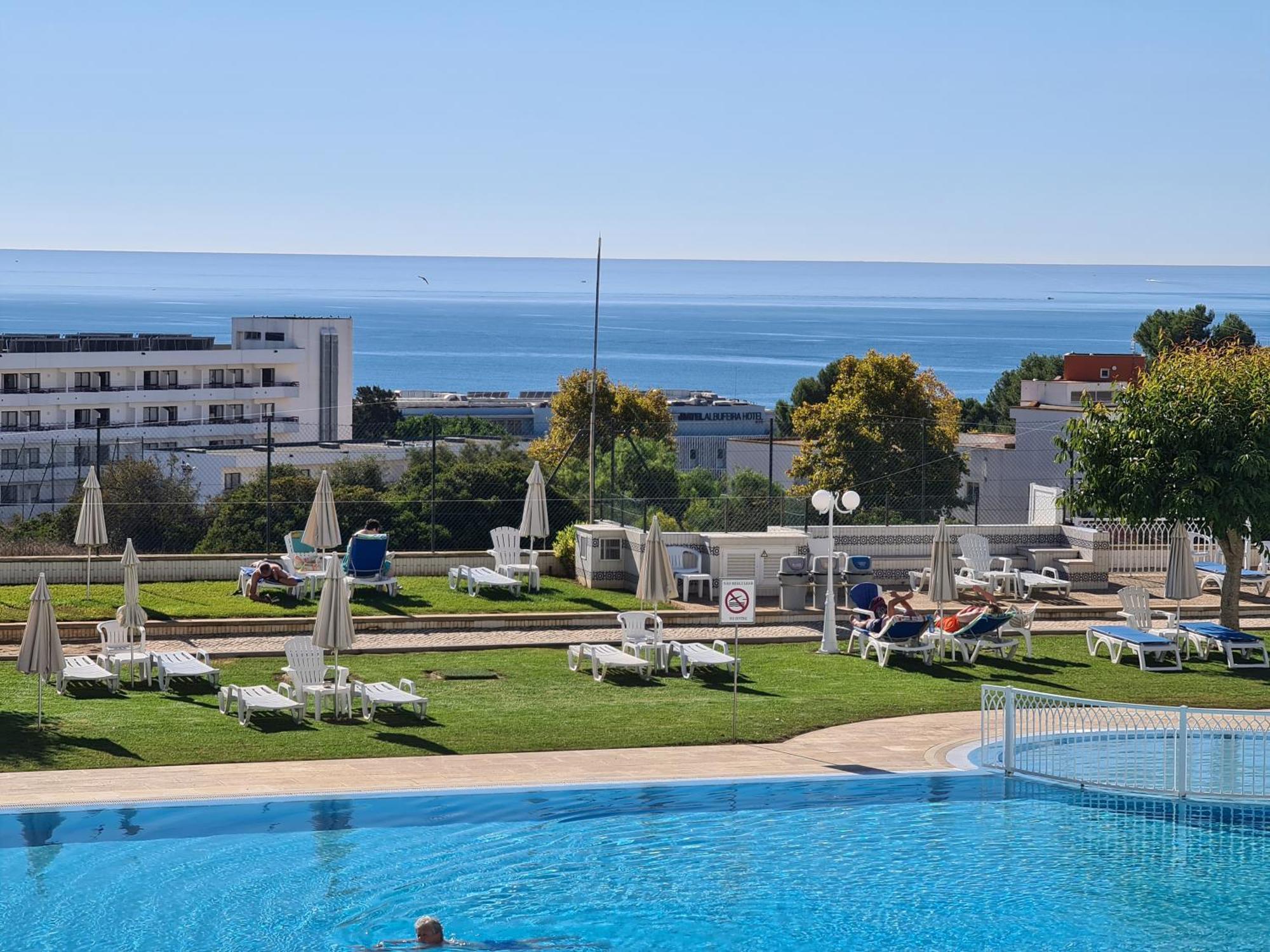 Apartamento de 1 dormitorio con vistas a la piscina
