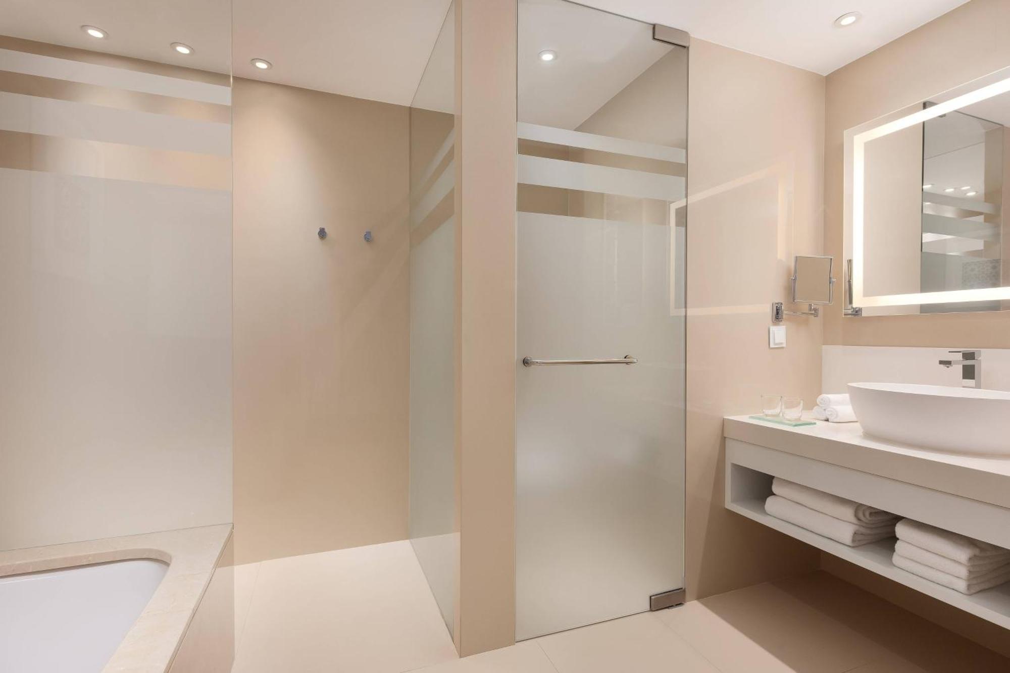 Habitación Deluxe con balcón y vistas al océano - 1 cama grande