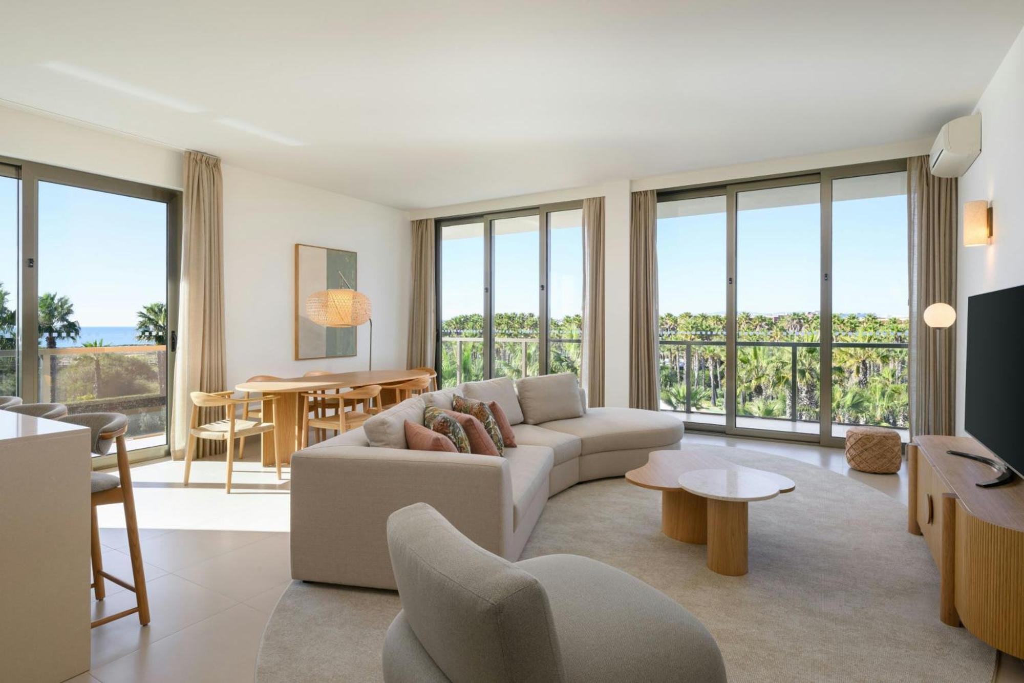 Suíte com 3 Quartos, Varanda e Vista Mar