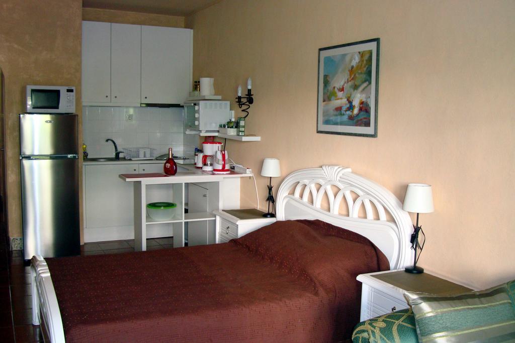 Studio Apartment