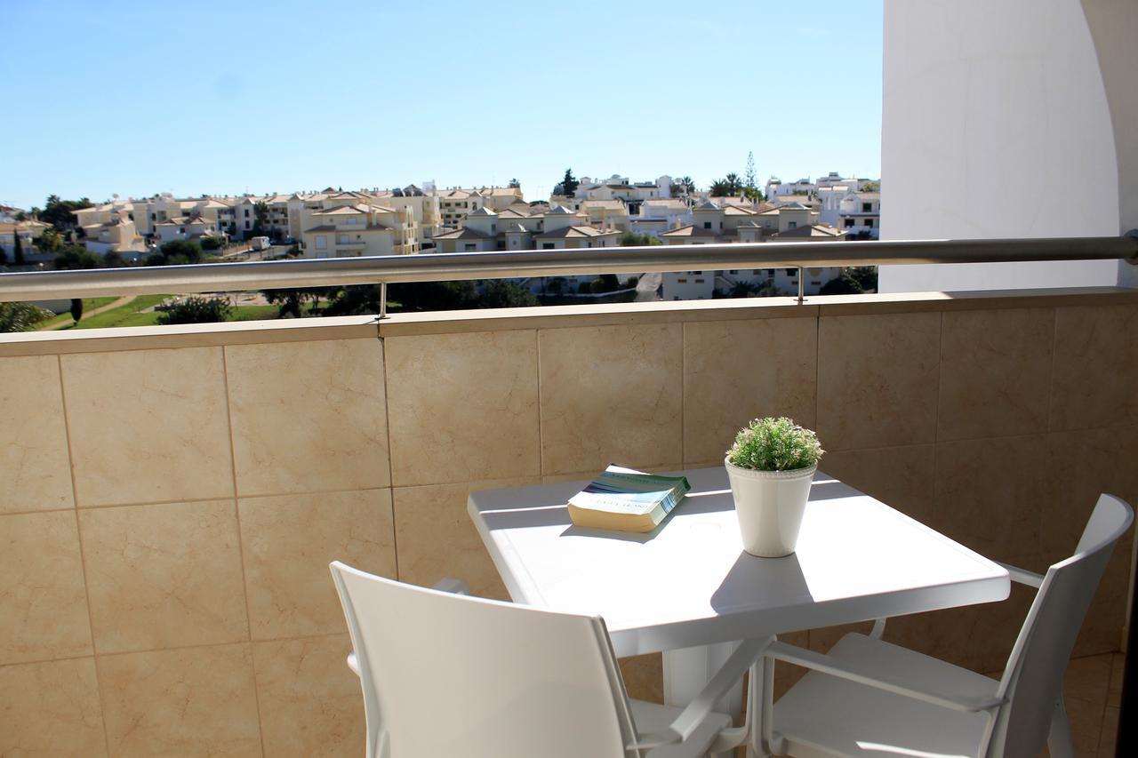 Apartamento com 1 Quarto e Vista Piscina