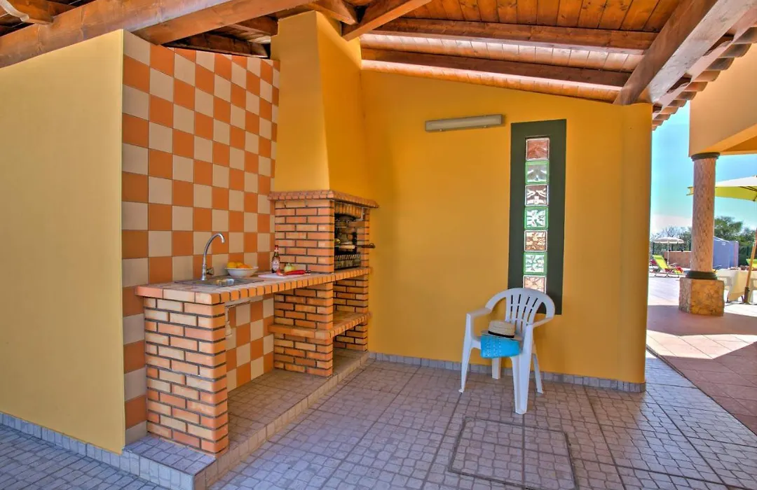 Villa Nincha - Heated Pool - Free Wi-Fi - Air Con-1