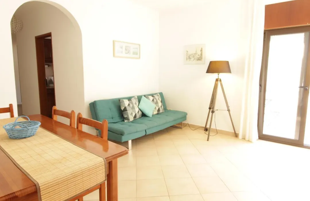 Heart Of Old Town Apartment - Steps From The Beach-1