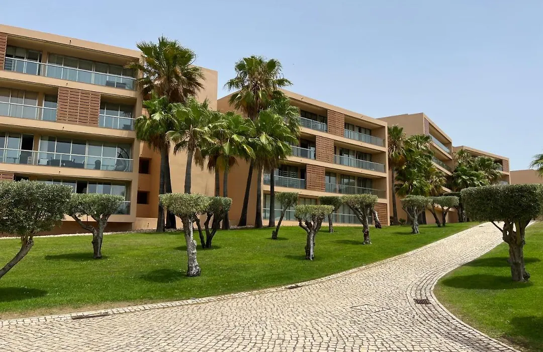 Salgados, Vila Das Lagoas-1
