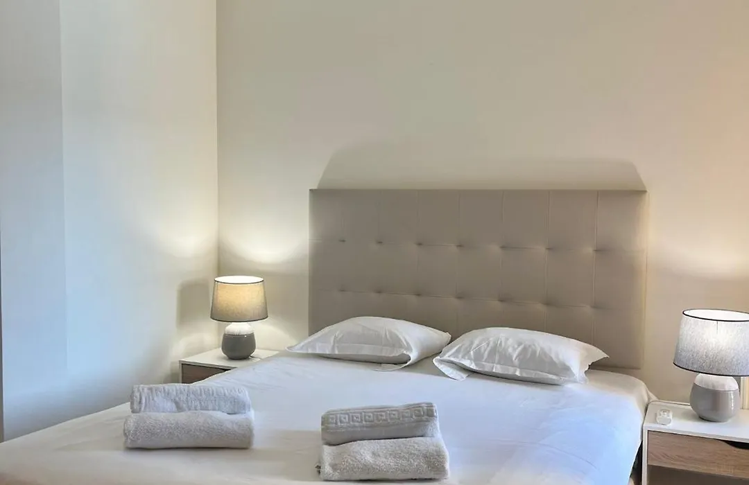 Wonderful Apartment Albufeira Marina 4B 2B-1
