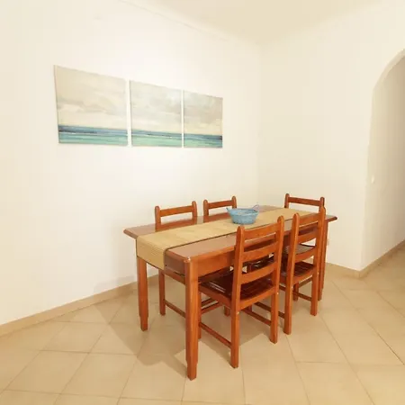 Heart Of Old Town Apartment - Steps From The Beach-2