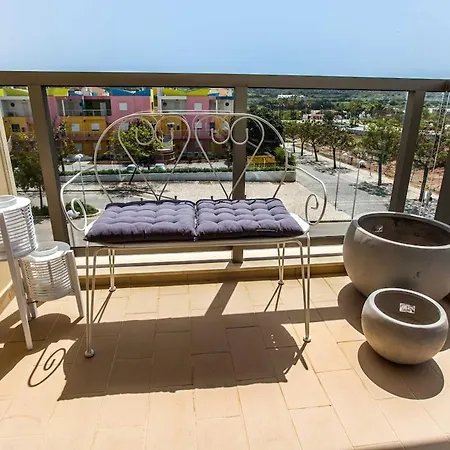 Sir Anthony Luxury-3