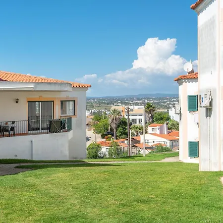 Bnb Homes Large Fully Equipped Apartment With 2 Bedrooms, Swimming Pool & Patio-2