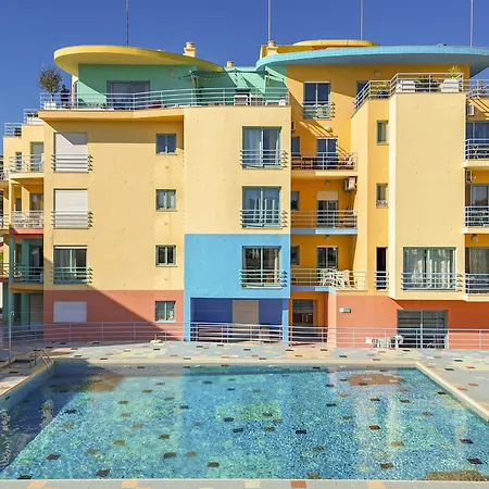 Marina Breeze Apartment With Pool - 900M From The Beach-2