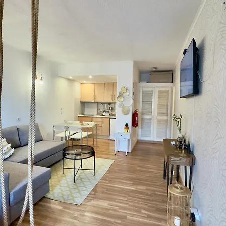 Cozy And Stylish Studio Apt - Just 800M From The Beach-2