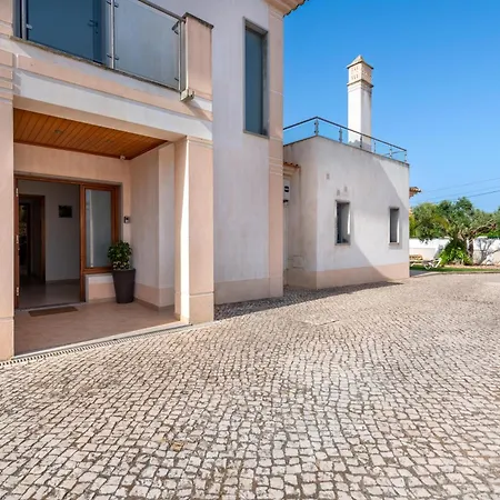 Villa Ruana - 5 Bedrooms On Suite- Free Out Door Hot Jacuzzi - By Bedzy-3