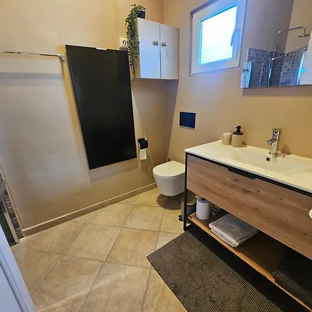 Villa Yvonne,Private Pool,Private Parking 1,7 Km From The Beach-2