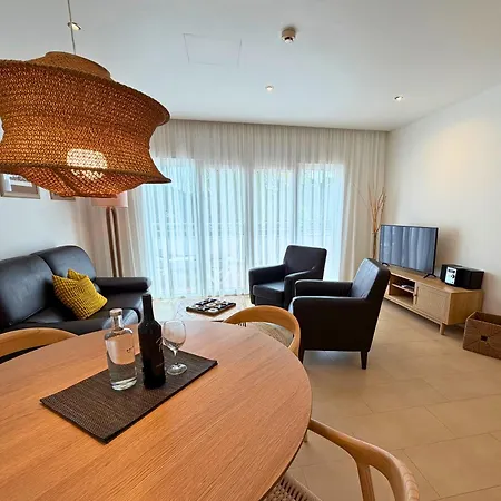 Pine Tree Seaside Apartments 500M To Beach-3