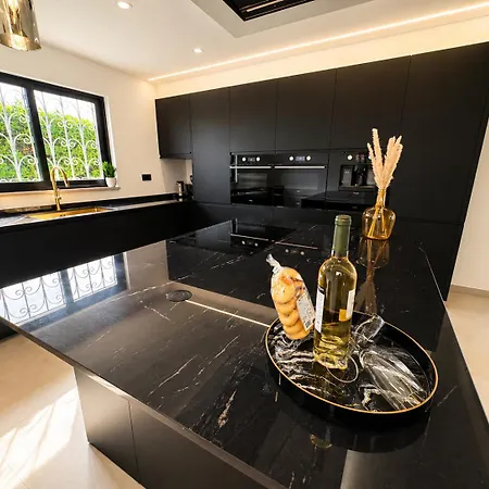 Villa Cristina 17 - Pool & 10 Min Walk From Beach-2