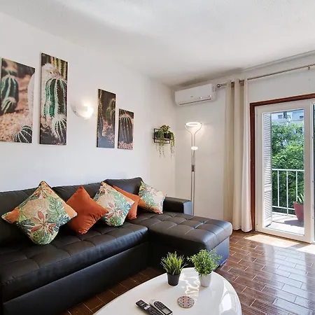 Hanna'S Sunny Apartment-3