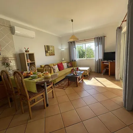 Villa Eber - Independent 1 & 2 Bedroom Apartments, Pool, Air Con, Fast Wi-Fi, Near Old Town Of Albufeira And Beaches-2