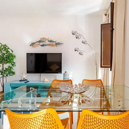 Rare 2 Suite Apt In The Historic Center - 110M To Beach-2
