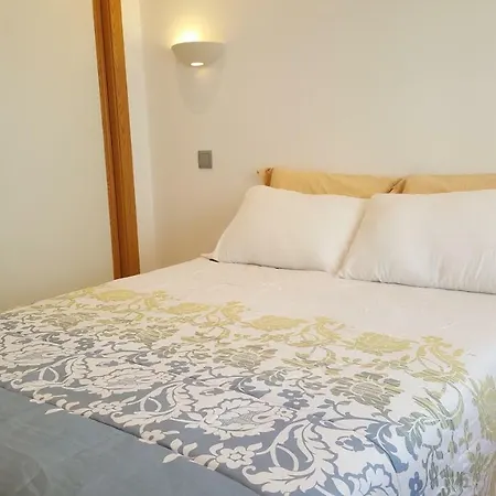 Apartamento Cardoso Ii. A 5 Minuto A Pe Da Praia Do Peneco-3
