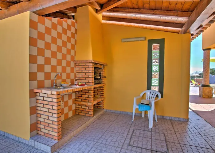 Villa Nincha - Heated Pool - Free Wi-Fi - Air Con Albufeira, Portugal