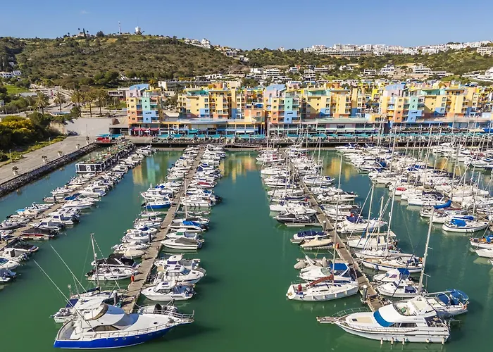 Marina Breeze With Pool - 900M From The Beach
