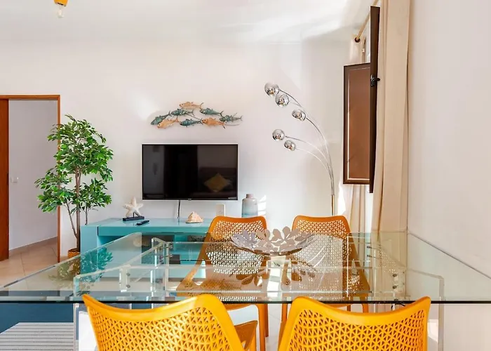 Rare 2 Suite Apt In The Historic Center - 110M To Beach