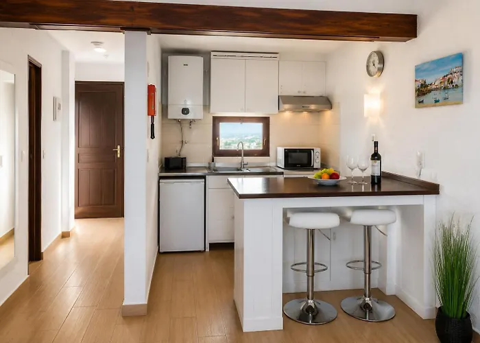 Ocean View Apt , Old Town, Walk To Beach & Restaurants