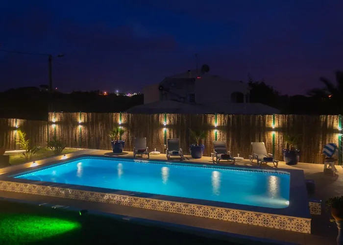 Villa Yvonne,Private Pool,Private Parking 1,7 Km From The Beach Albufeira, Portugal